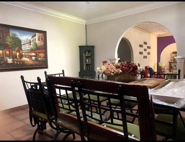 5 BEDROOM HOUSE FOR SALE IN LIBRADENE